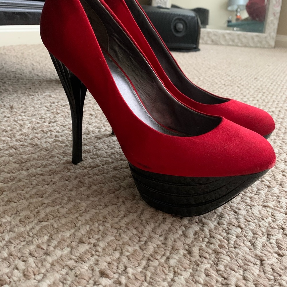 Red silk Bebe platforms - Picture 4 of 6